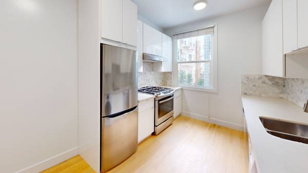 1431 Grove photo 4