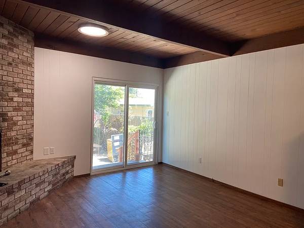 1BR/1BA Duplex on C St · Hayward photo 2