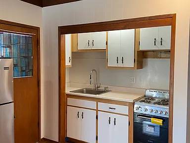 1BR/1BA Duplex on C St · Hayward photo 4