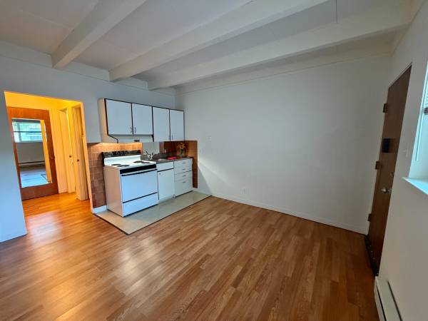0BR/1BA Apartment · Larkspur photo 3