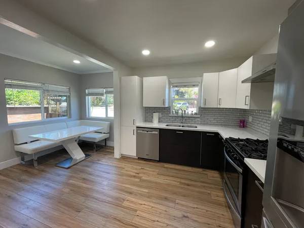 2BR/1BA Apartment · Oakland photo 2