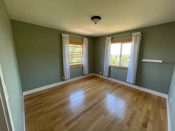 2BR/1BA Apartment · Oakland photo 4