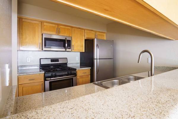 1BR/1BA Duplex on Page St · San Francisco photo 2