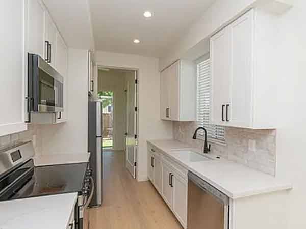 South San Francisco Beautiful 2/1 House available now photo 2