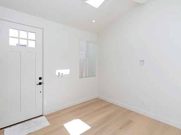 South San Francisco Beautiful 2/1 House available now photo 3