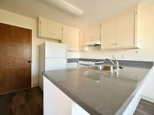 Thornton Manor Apartments photo 5