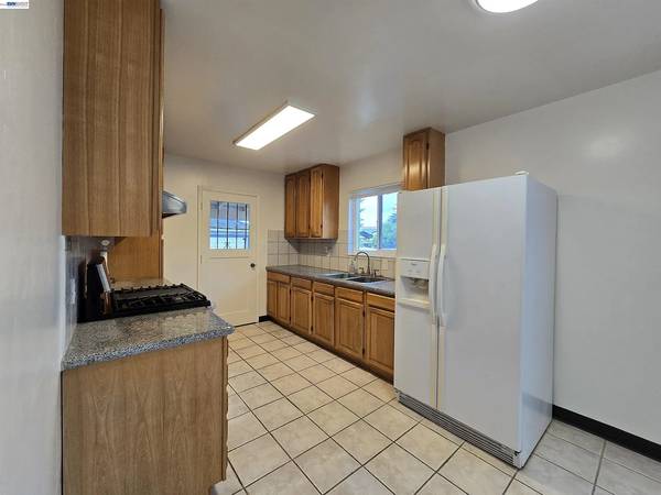 1BR/1BA Single Family House on Virginia St · San Leandro photo 4