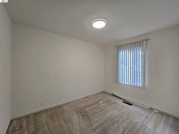1BR/1BA Single Family House on Virginia St · San Leandro photo 5