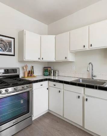 2BR/2BA Single Family House on Jackson St · San Francisco photo 3