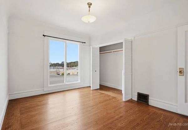 2BR/1BA Single Family House on 37th Ave · San Francisco photo 2