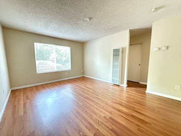 1BR/1BA Single Family House on Lincoln St · Santa Rosa photo 3