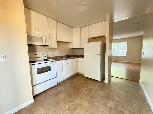 1BR/1BA Single Family House on Lincoln St · Santa Rosa photo 5