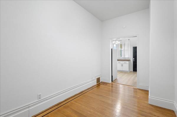 1BR/1BA Apartment · Roosevelt photo 3