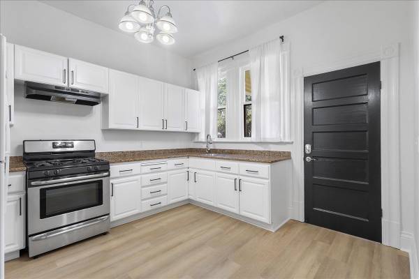 1BR/1BA Apartment · Roosevelt photo 4