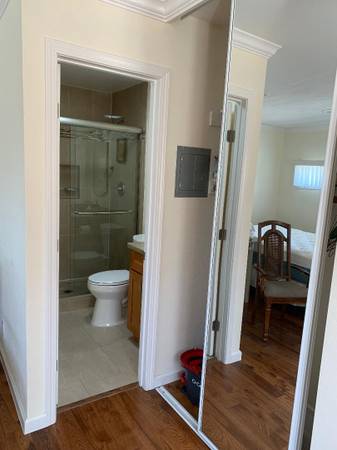 0BR/1BA In Law Adu · Mountain View photo 3