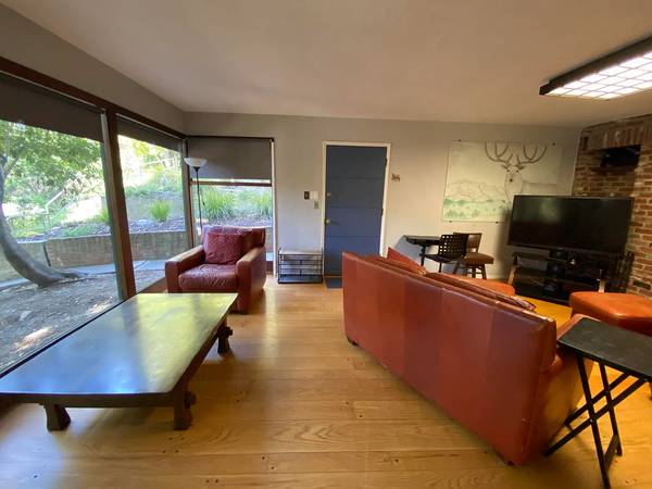 2BR/1BA Condo on Highland Pl · Berkeley photo 5
