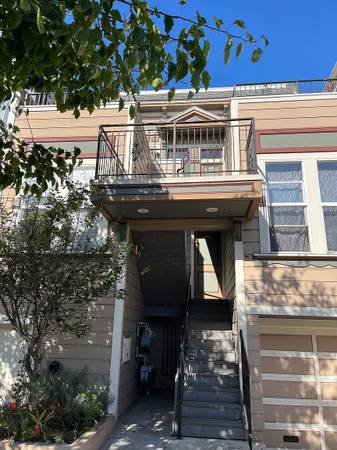 2BR/2BA Single Family House on Florida St · San Francisco photo 5