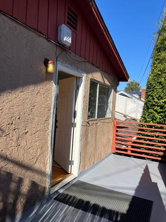 1BR/1BA Duplex · Berkeley photo 3