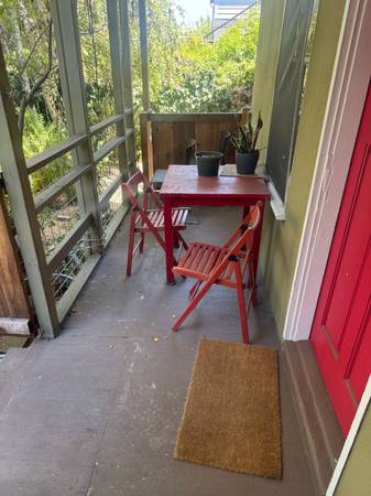 1BR/1BA Apartment on E. 28th St. B · Oakland photo 2