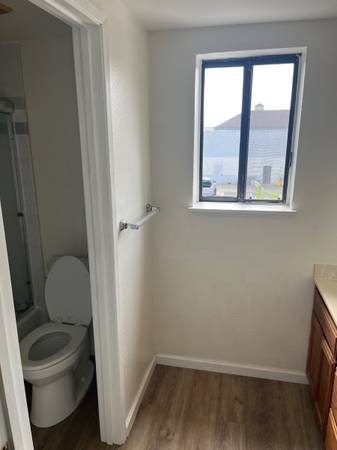 2BR/2BA Condo · Cloverdale photo 3