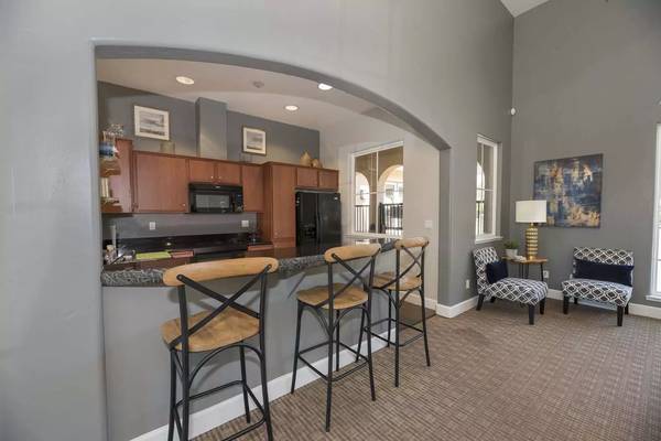 2BR/2BA Apartment on Valle Vista Ave · Vallejo photo 3