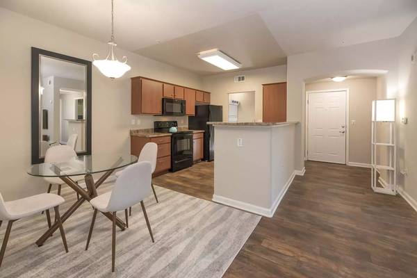 2BR/2BA Apartment on Valle Vista Ave · Vallejo photo 4