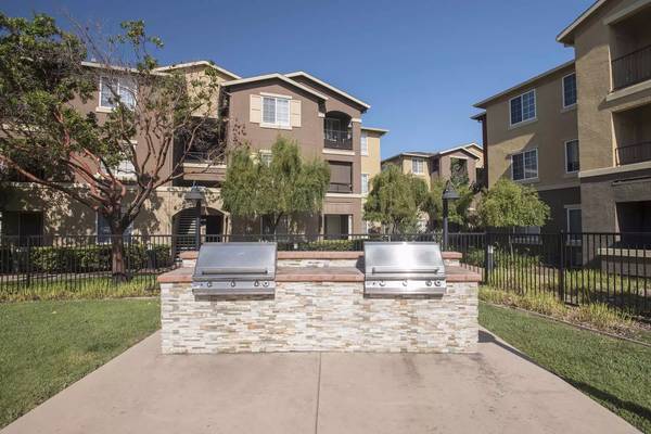 2BR/2BA Apartment on Valle Vista Ave · Vallejo photo 4
