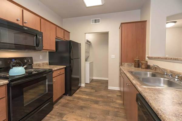 2BR/2BA Apartment on Valle Vista Ave · Vallejo photo 4