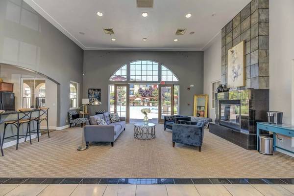 2BR/2BA Apartment on Valle Vista Ave · Vallejo photo 5