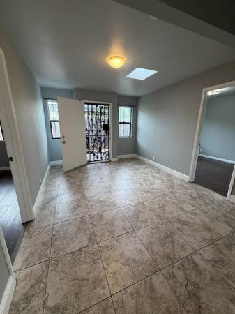 3BR/1BA Apartment · Oakland photo 2