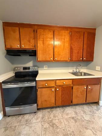 3BR/1BA Apartment · Oakland photo 5