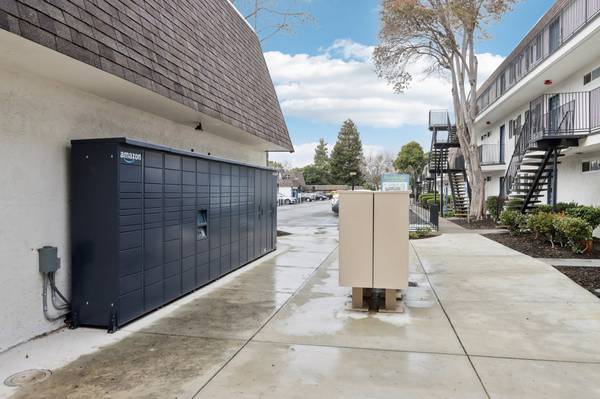 Apartments on Fremont Blvd · Fremont photo 3