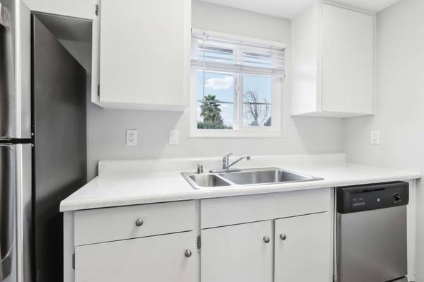Apartments on Fremont Blvd · Fremont photo 5