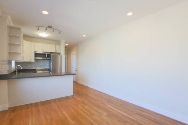1BR/1BA Apartment · Oakland photo 4