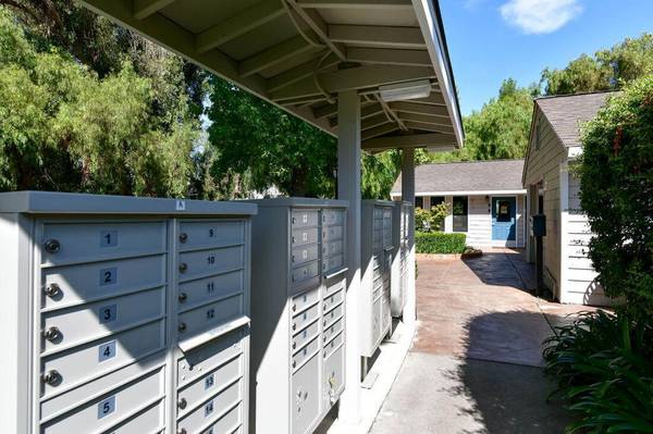 Apartments on N Murrieta Blvd · Pleasanton photo 2