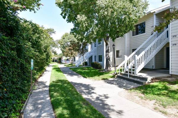 Apartments on N Murrieta Blvd · Pleasanton photo 3
