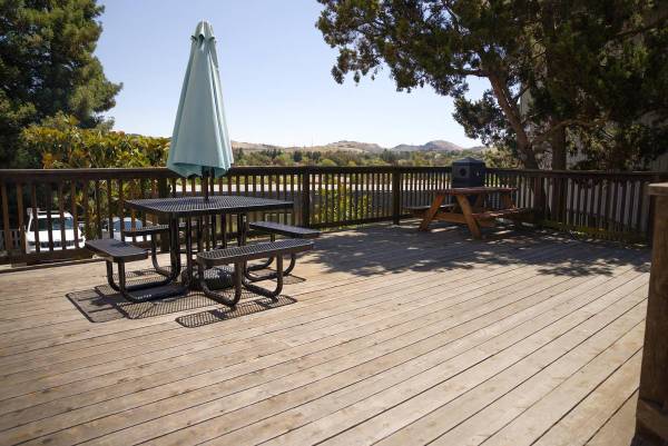 2BR/2BA Townhouse on Fairgrounds Drive · Vallejo photo 2