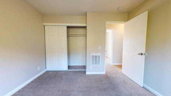 2BR/2BA Townhouse on Fairgrounds Drive · Vallejo photo 4