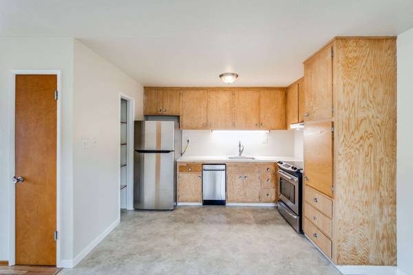2BR/1BA Apartment · Millbrae photo 2