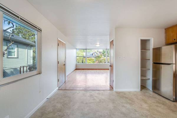 2BR/1BA Apartment · Millbrae photo 3