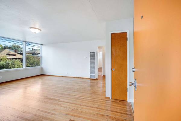 2BR/1BA Apartment · Millbrae photo 4