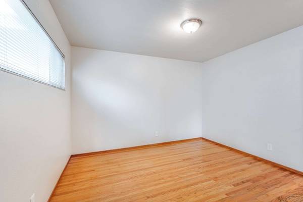 2BR/1BA Apartment · Millbrae photo 5