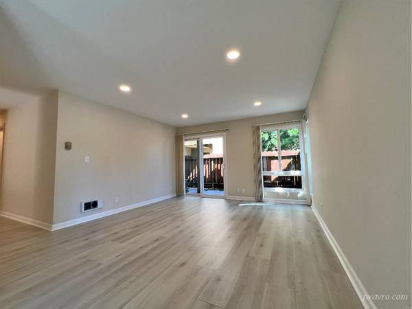 2BR/1BA Apartment · Redwood City photo 3
