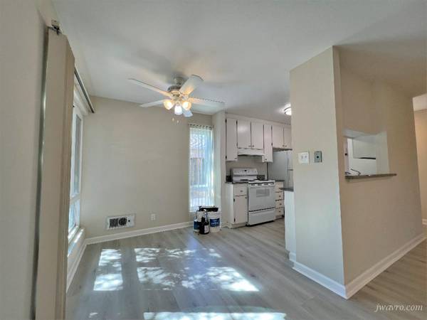 2BR/1BA Apartment · Redwood City photo 5