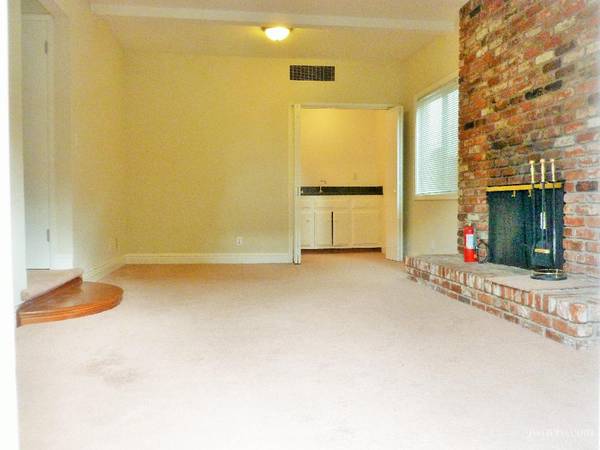 2BR/2BA Townhouse · San Mateo photo 5