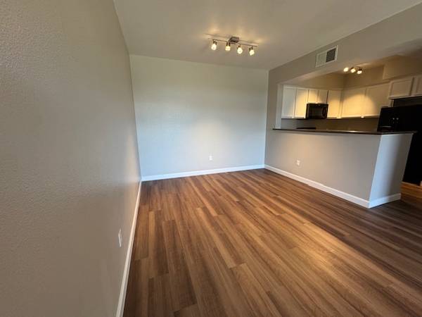 2BR/2BA Apartment on Round Barn Blvd · Santa Rosa photo 4