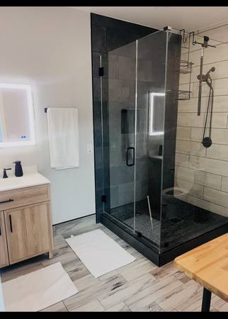 1BR/1BA Flat on Gourmet Alley · Gilroy photo 2