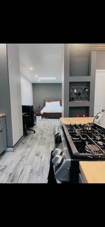 1BR/1BA Flat on Gourmet Alley · Gilroy photo 4