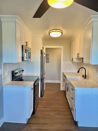 2BR/2BA Apartment · Larkspur photo 2