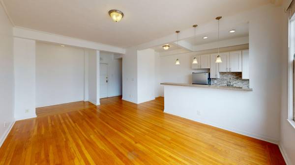 0BR/1BA Apartment on California · San Francisco photo 2